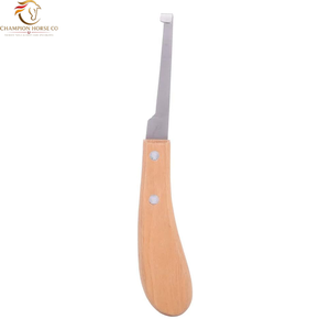 Cuchillos veterinarios reutilizables de acero inoxidable con mango de madera para el cuidado de caballos y ganado en granjas. - Product Image 1