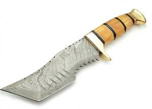 Outil utilitaire d'extérieur artisanal en acier damas à profil angulaire, avec manche en bois d'olivier empilé et poinçon en laiton - Product Image 5
