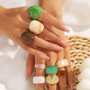 Bague en résine colorée pour femmes, bijoux faits à la main, bague artistique légère pour un style quotidien, collection boutique - Product Image 2