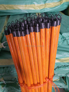 Mango de escoba de madera de eucalipto con revestimiento de PVC con textura de madera, superficie antideslizante duradera, película protectora impermeable - Product Image 3