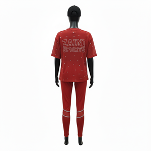 Conjunto de Camiseta de Malla de Poliéster Premium para Mujer, 140 GSM, con Leggings Elásticos de 220 GSM, Diseño de Paneles, Logotipo con Transferencia Térmica - Product Image 2