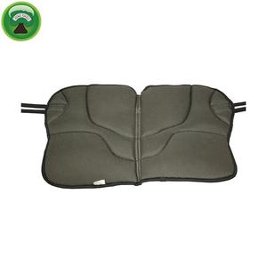 Tapis de selle d'équitation en cuir synthétique noir - Product Image 1