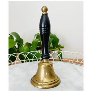 Atractiva Campana de Mano de Latón con Mango de Madera para Regalo, Ceremonias y Gestión de Aulas 2027 Campana de Mano de Latón Resistente - Product Image 1