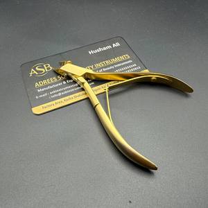 Coupe-cuticules à ressort doré mat avec ouverture de 5 mm, dissolvant de peaux mortes en acier inoxydable, outil de soin des ongles, logo personnalisé - Product Image 1