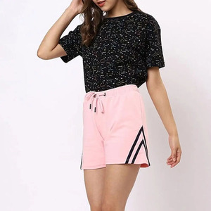Shorts de sport pour femmes, taille élastique rose, couleur unie, tricoté, respirant, coupe régulière, en denim/nylon, style jupe-short, pour le jogging - Product Image 1