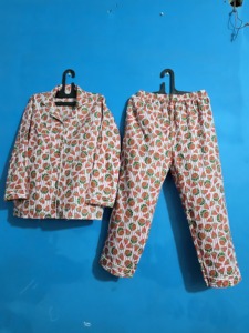 Ensemble de pyjama deux pièces pour femmes, taille plus, en coton biologique, imprimé fruits, col en V, manches longues, vêtements de nuit écologiques, doux et respirants - Product Image 1