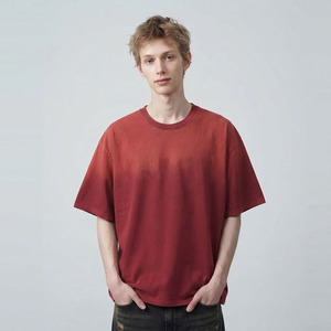 T-shirt rouge en coton surdimensionné pour homme, manches courtes, col rond, décontracté, style vintage délavé au soleil, coupe décontractée - Product Image 1