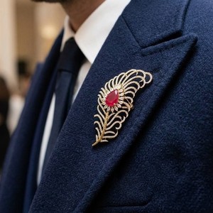 Broche Étnico de Moda Chapado en Oro con Pluma de Rubí y Piedras de Zirconia, Pin de Solapa, Joyería para Mujeres y Hombres, Ideal para Bodas y Eventos - Product Image 1