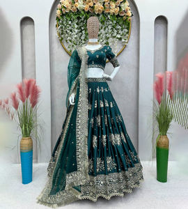 Lehenga Choli Dupatta Prêt-à-porter de Haute Qualité en Soie Tapeta Brodé de Paillettes, Réversible, par un Designer Indien Renommé – Meilleure Vente pour les Fêtes - Product Image 1