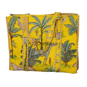 Grand sac fourre-tout matelassé en coton fait main, écologique, personnalisable pour femme, en toile, imprimé floral, pour la plage, les voyages d'été et le shopping - Product Image 5