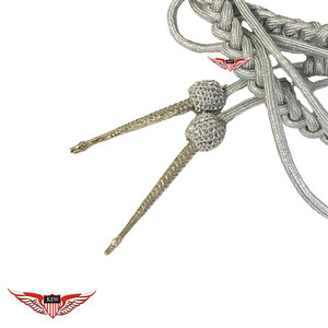 Cordones de hombro tipo aiguillette plateados, aiguillette trenzado con punta metálica - Product Image 2