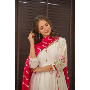 TANIYA'S Premium Quality White Conjunto de traje de mujer - Product Image 4