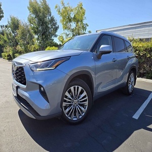 Toyota Highlander Turbo FWD SUV d'occasion en bon état, intérieur cuir foncé, fonctionnel, disponible en stock, livraison rapide - Product Image 3