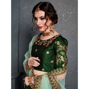 Lehenga Choli de Novia de Lujo, Corte en A, Talla Grande, con Encaje de Perlas y Pedrería - Product Image 4