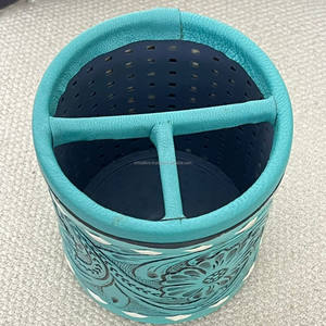 ตะกร้าใส่แปรงแต่งหน้าหนังวัวแท้สลักลายโลโก้ตามสั่งสำหรับงาน March Expo  แบบพกพา ใช้เป็นที่ใส่ปากกาสำนักงาน ที่วางปากกาตั้งโต๊ะ  ที่จัดระเบียบปากกาและดินสอ - Product Image 6