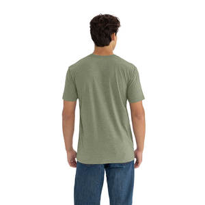 เสื้อยืดคอกลม รุ่น Level Apparel 6210 เนื้อผ้านุ่ม น้ำหนักเบา ระบายอากาศได้ดี เป็นมิตรต่อสิ่งแวดล้อม ทรงแฟชั่น ใส่ได้ทั้งชายและหญิง ผลิตจากผ้าฝ้าย 100% สีเขียวมะกอก - Product Image 2