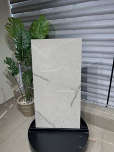 Nom du produit : Carrelage en porcelaine effet marbre gris Eros – Surface en pierre grise de luxe moderne - Product Image 2