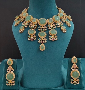 Ensemble de colliers inspirés de Sabyasachi, qualité supérieure, bijoux de luxe, parfaits pour les mariages, les occasions festives, les soirées. - Product Image 6
