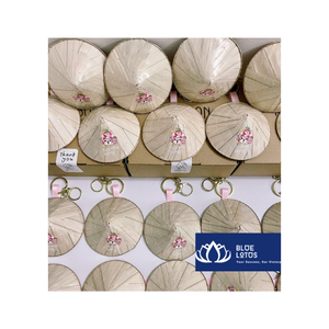 พวงกุญแจหมวกทรงกรวยขนาดเล็กทำมือจากเวียดนาม ของที่ระลึกไม้ไผ่ธรรมชาติ ของขวัญ ขายส่ง รับผลิตแบบ OEM 8 - Product Image 3