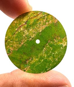 Cadran de montre en jaspe vert 33 mm, composant en pierre précieuse poli sur une face avec trou central de 2 mm, marque K Gems, pierre non montée - Product Image 4