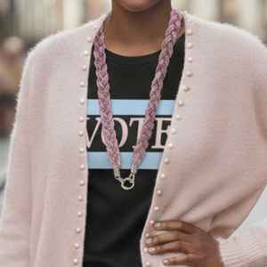 Cordón Rosa Brillante Jack and Jill con Cristales de Imitación, Correa Trenzada para el Cuello, Porta Credenciales Brillante, Accesorio de Moda - Product Image 6