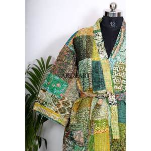 Kimono vintage en soie indienne Kantha, patchwork, tricoté, manches longues, pour femmes, pour dormir. - Product Image 3