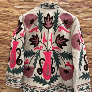 Veste en velours beige brodée pour femme, style ethnique floral bohème, manteau d'hiver, vêtement d'extérieur de créateur - Product Image 6