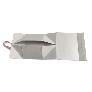 Vente en gros de boîtes de rangement pour cadeaux pliables de fantaisie personnalisées Emballage en papier blanc gaufré avec ruban enduit UV Manipulation de l'impression en voie de disparition - Product Image 4