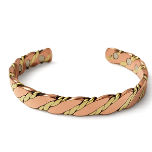 Pulsera de Cobre Hecha a Mano con Diseño Martillado, Equilibrio Energético, Joyería Ayurvédica de Lujo, Personalizable, Regalo de Acción de Gracias - Product Image 1