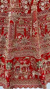 Robe de mariée en soie brodée rouge, style Lehenga Choli, longueur ras du sol, coupe trapèze, richement perlée, style Banarasi, avec dupatta, pour la mariée et les fêtes - Product Image 5