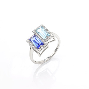 Anillo de Oro Blanco de 14k con Halo de Diamantes y Piedra Preciosa de Aguamarina y Tanzanita Corte Baguette de 8x4mm, Listo para Enviar, Talla US-7 - Product Image 4