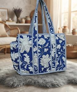 Sac fourre-tout décontracté en coton matelassé à rayures avec fermeture éclair, sac à bandoulière réutilisable à deux anses pour la mode, les voyages, la plage et l'usage quotidien - Product Image 3