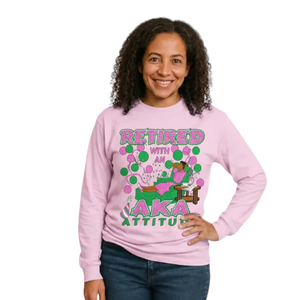 T-shirt graphique Premium pour femme, motif « Retired with Attitude », imprimé sérigraphié, en coton doux, style décontracté et tendance - Product Image 1