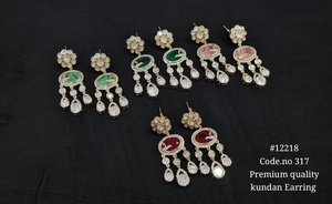 Pendientes colgantes Kundan 12218 chapados en oro con doble piedra de circonia, pendientes étnicos de latón para mujer, ideales para bodas y fiestas. - Product Image 2