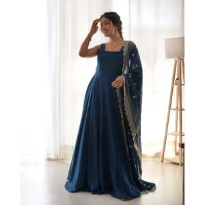 ROBE ANARKALI COULEUR RAMA AVEC DUPATTA LOURDE BRODÉE - Product Image 2