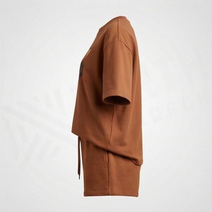 Conjunto de 2 piezas para mujer, camiseta y pantalones cortos de algodón marrón, cuello redondo, manga corta, diseño con letras estampadas, corte holgado informal, por encima de la rodilla - Product Image 3