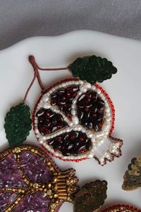 Broche Bohemio Hecho a Mano con Bordado y Cuentas, Pin Floral Artístico para Mujer, Accesorios - Product Image 5