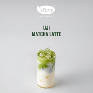 Matcha japonais Uji vert vif avec texture lisse et finition douce emballée dans un sac - Product Image 2