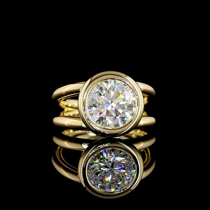 Anillo Clásico Moderno con Diamante Cultivado en Laboratorio de 3 Quilates, Corte Brillante Redondo, Certificado IGI, Bisel de Oro Amarillo de 14K, Anillo de Doble Banda con Moissanita - Product Image 1