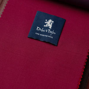 El conjunto de traje para mujer Red Velvet Charm es una pieza de lujo y alta costura de la Colección Femenina. - Product Image 5