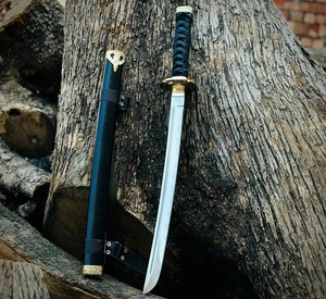 Épée à poignée en cuir noir avec garde doré, lame à pointe, fourreau et sangle - Product Image 6