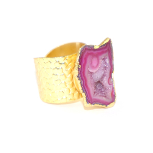 Bague ajustable en laiton plaqué or 18 carats avec grand anneau texturé crocodile et pierre de quartz rose naturelle de style vintage - Product Image 2