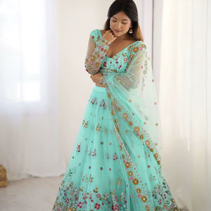 Nouveau Lehenga Choli Dupatta de créateur RADHE EXPORT, style traditionnel, pour mariages et fêtes, en tissu filet doux avec broderies de fils et de sequins, séchage rapide - Product Image 1