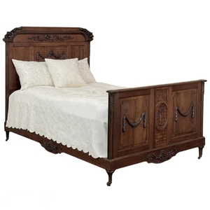 Ensemble de meubles de chambre à coucher de luxe en teck massif, style Louis XVI français antique, avec lit king-size sculpté, tête et pied de lit, pour suite principale de villa - Product Image 1