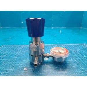 Pressostat haute pureté TKC S4RG1-SW-2B35 S4RG1-SW-2B22, utilisable comme pièce détachée pour équipement semi-conducteur d'époque - Product Image 1