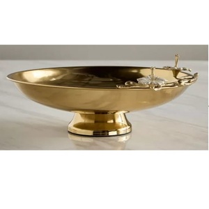 Corbeille à fruits en laiton doré brillant, design élégant, pour la décoration de table à manger à la maison. - Product Image 1