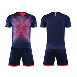 Ensemble de maillot de football pour hommes, bleu foncé et rouge dégradé, sublimé, manches courtes, respirant, anti-transpiration, coupe athlétique, uniforme - Product Image 1