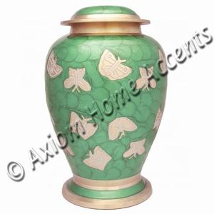 Urna de cremación de latón bellamente diseñada con artesanía artesanal y acabado elegante por Axiom Home Accents - Product Image 3