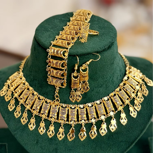 Conjunto de Joyería Clásica para Mujer, Chapada en Oro de 24K, Estilo Vintage, Collar, Aretes y Brazaletes de Aleación de Cobre, Estilo Francés y Estadounidense, con Diamantes, para Aniversario - Product Image 1