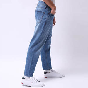 Jean en denim léger à séchage rapide 100 % coton pour homme, écologique, respirant, avec logo personnalisé imprimé, décontracté, taille basse, vente en gros - Product Image 4